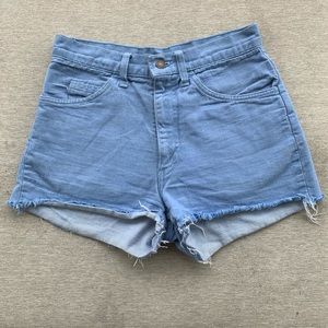 size 25 levi jean shorts
